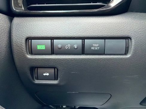 Used 2025 Nissan Sentra SV w/ SV Premium Package FWD image 23