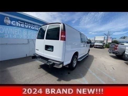 Used 2024 Chevrolet Express 2500 w/ Driver Convenience Package RWD image 9