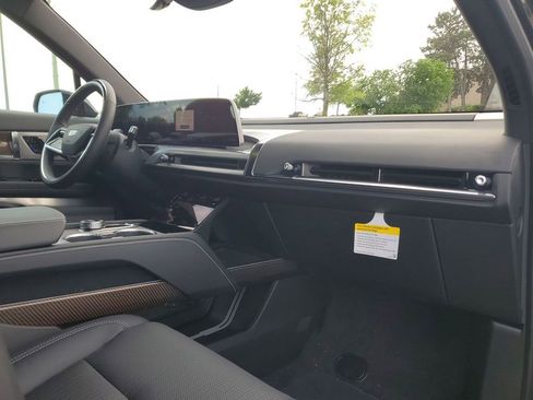 New 2026 Cadillac Vistiq Sport image 28