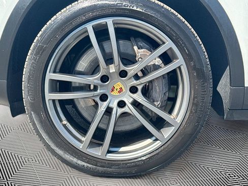 Used 2023 Porsche Cayenne Platinum Edition image 33