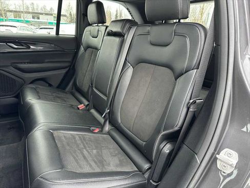 Used 2023 Jeep Grand Cherokee Altitude image 17