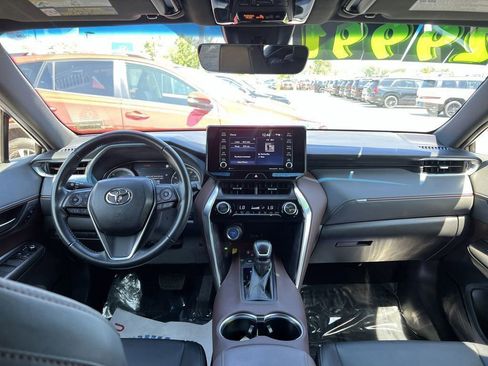 Used 2021 Toyota Venza XLE image 14
