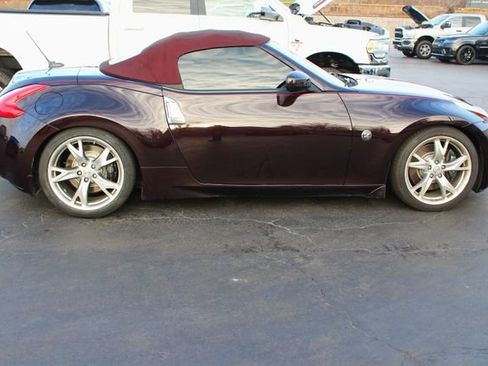 Used 2010 Nissan 370Z Touring w/ Sport Pkg image 15