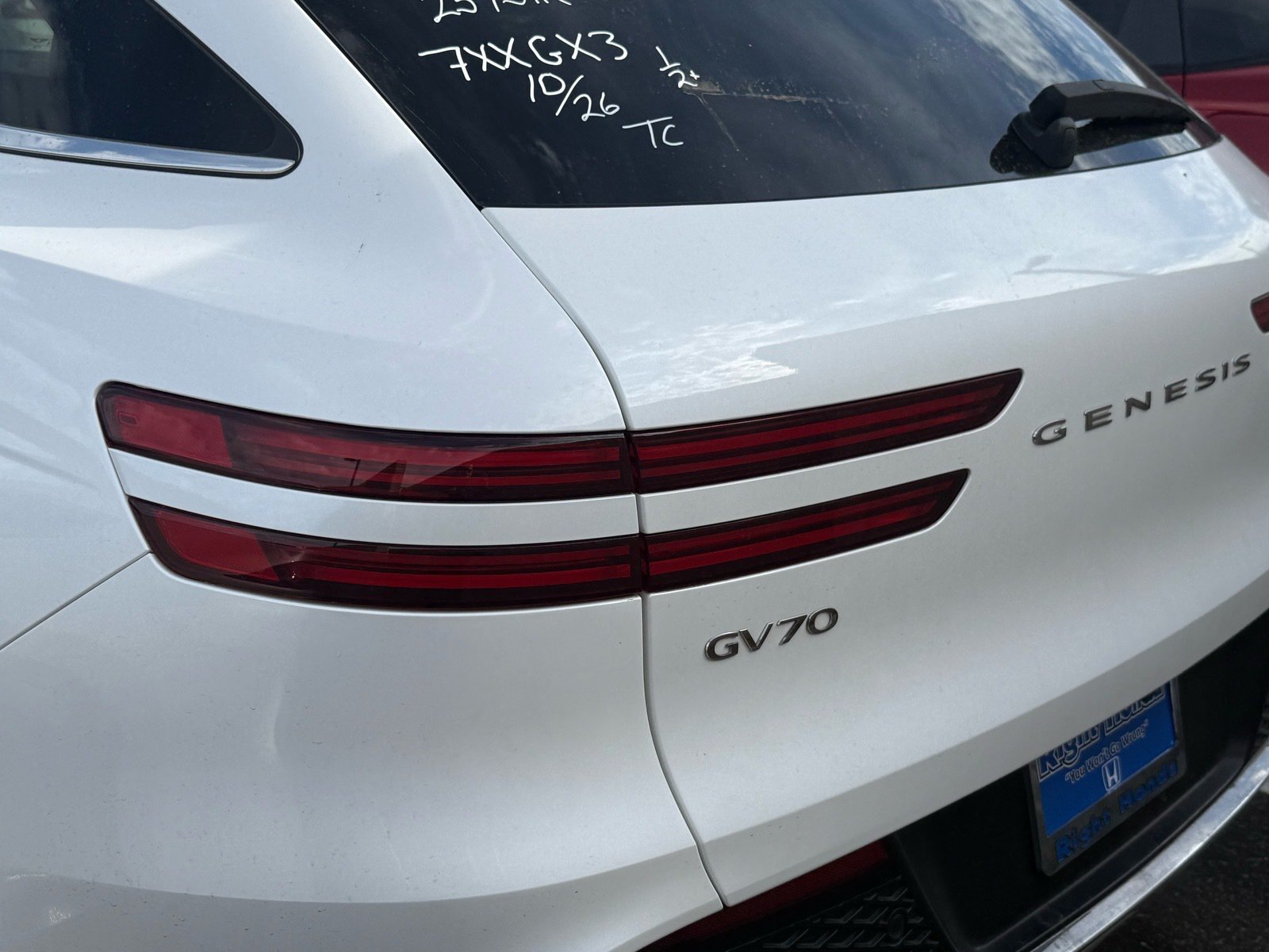 Used 2025 Genesis GV70 2.5T AWD/4WD image 9