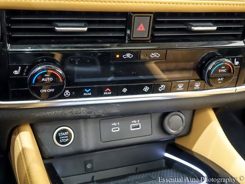 Used 2022 Nissan Rogue Platinum w/ Head-Up Display Package image 25