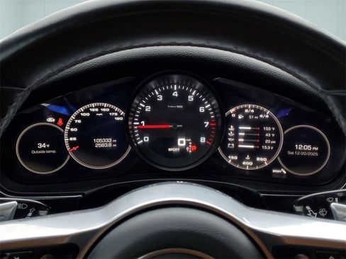 Used 2018 Porsche Panamera 4 image 17