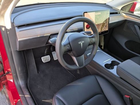 Used 2023 Tesla Model Y Performance image 9