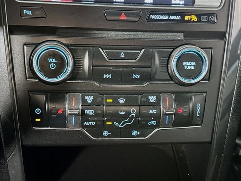 Used 2017 Ford Explorer XLT w/ Equipment Group 202A image 15