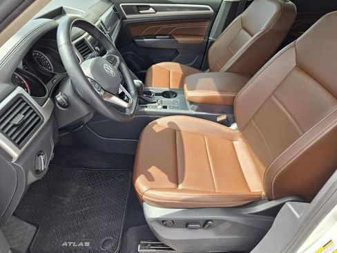 Used 2021 Volkswagen Atlas SE w/ Panoramic Sunroof Package FWD image 10