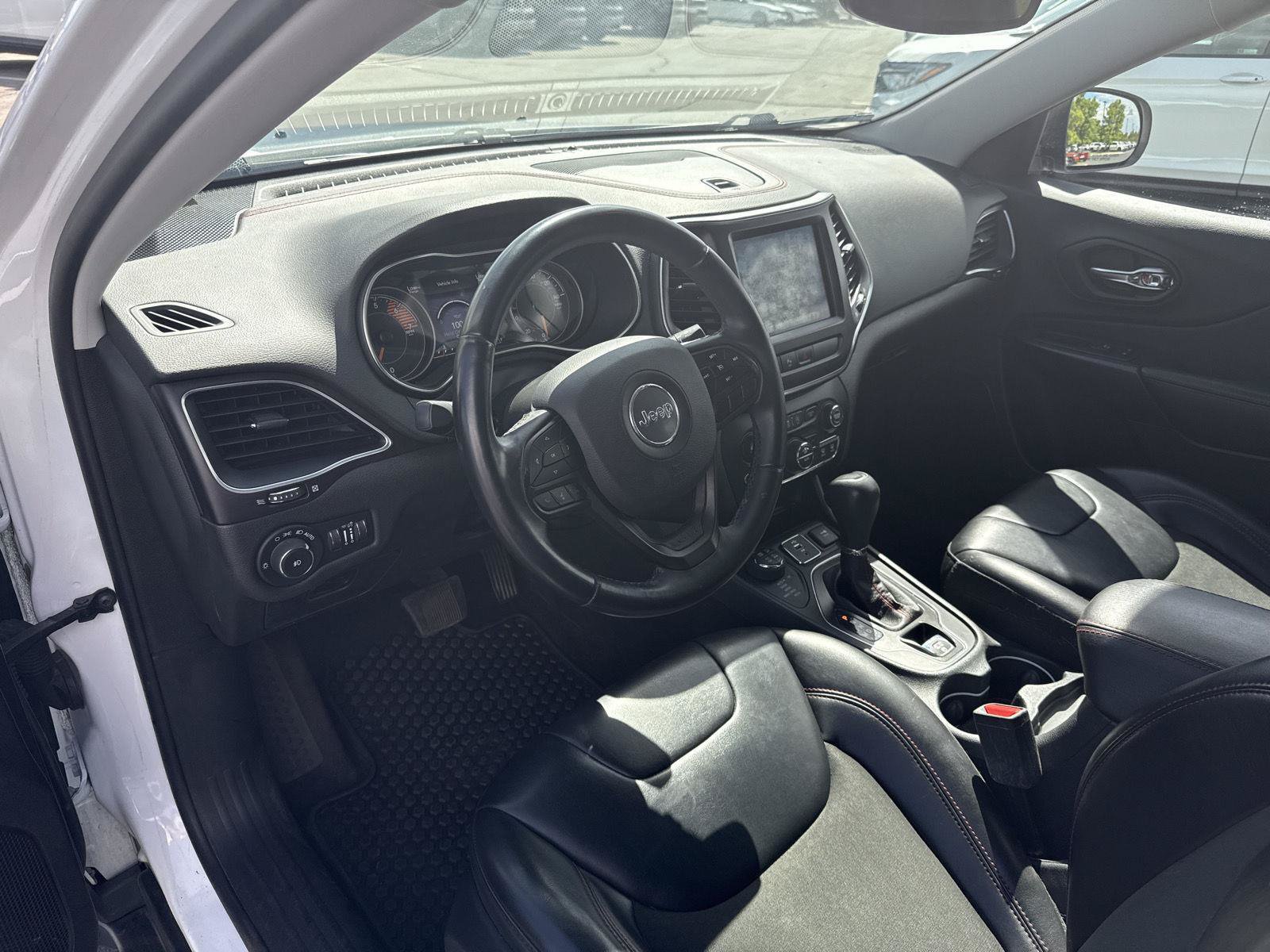 Used 2019 Jeep Cherokee Trailhawk AWD/4WD image 11