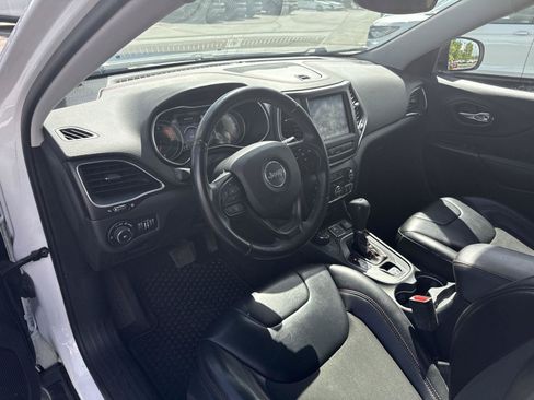 Used 2019 Jeep Cherokee Trailhawk AWD/4WD image 11