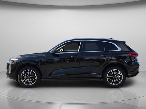 Certified 2025 Audi Q5 Premium w/ Convenience Package AWD/4WD image 3