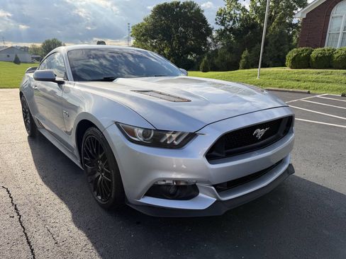 Used 2017 Ford Mustang GT w/ GT Performance Package RWD image 8