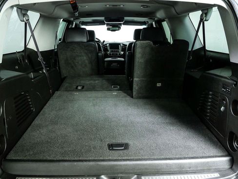 Used 2015 Chevrolet Suburban LTZ RWD image 32