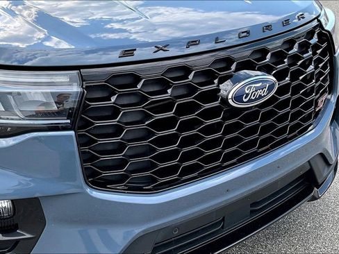 Used 2025 Ford Explorer ST AWD/4WD image 35