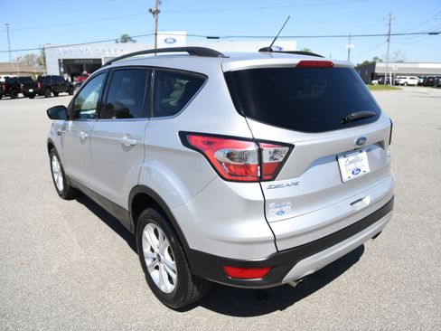 Used 2018 Ford Escape SE image 10