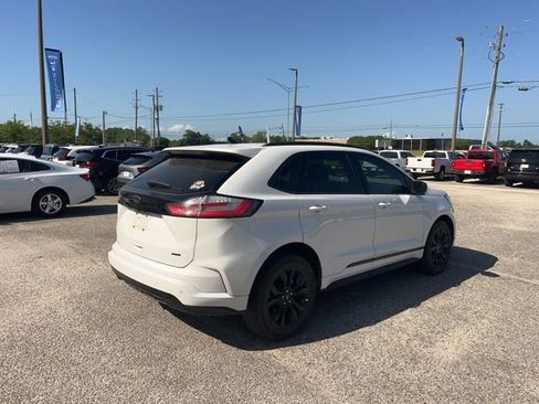 Used 2024 Ford Edge SE w/ Black Appearance Package image 13