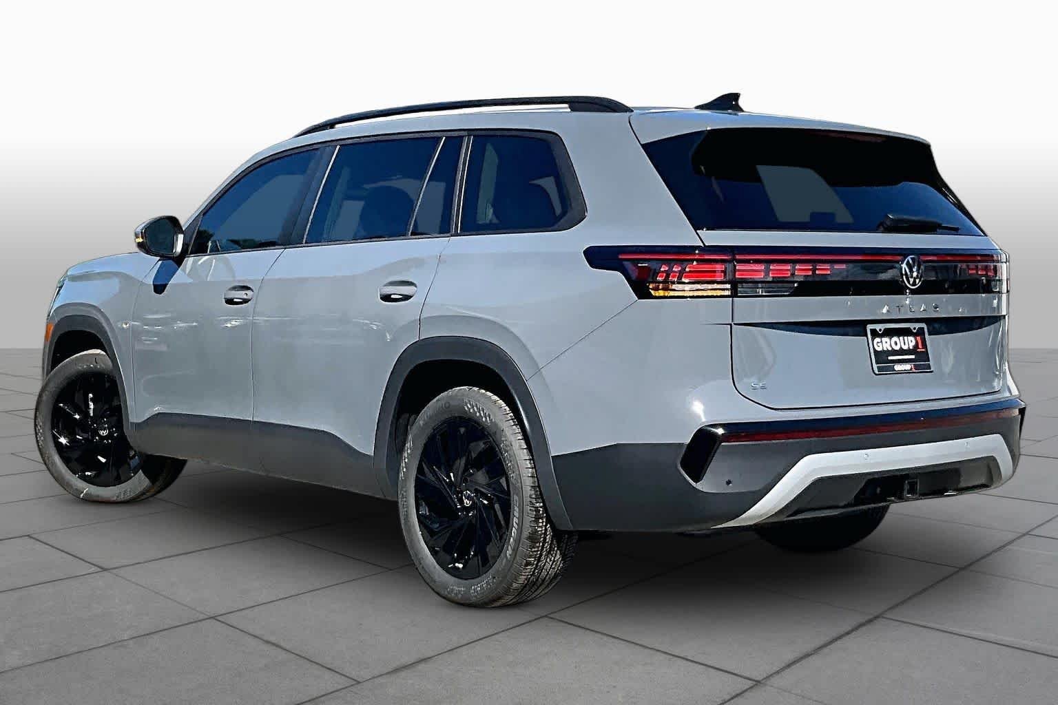 New 2027 Volkswagen Atlas SE FWD image 12