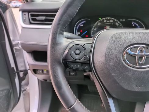 Used 2025 Toyota RAV4 XLE w/ Convenience Package image 16