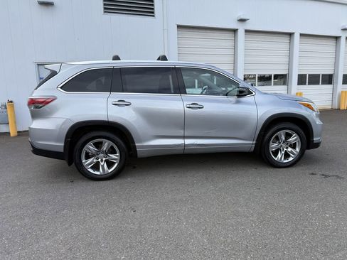 Used 2015 Toyota Highlander Limited AWD/4WD image 8