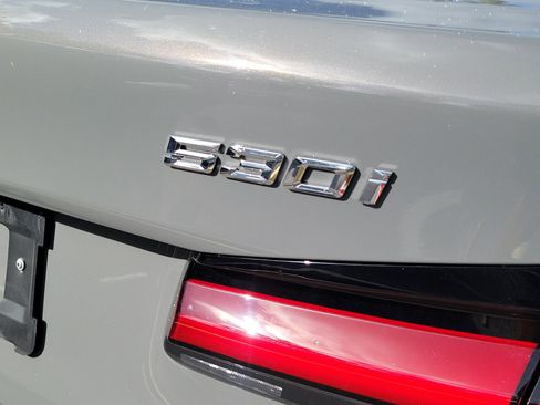 Certified 2022 BMW 530i w/ Premium Package image 7