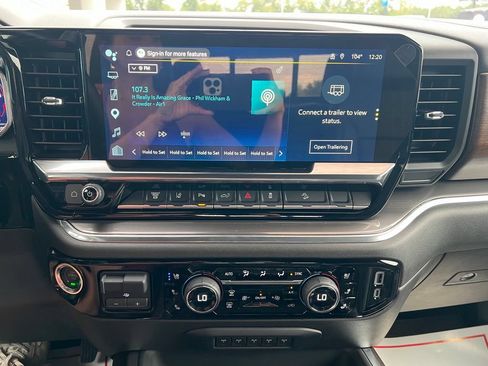 Used 2025 Chevrolet Silverado 2500 High Country w/ Technology Package AWD/4WD image 19
