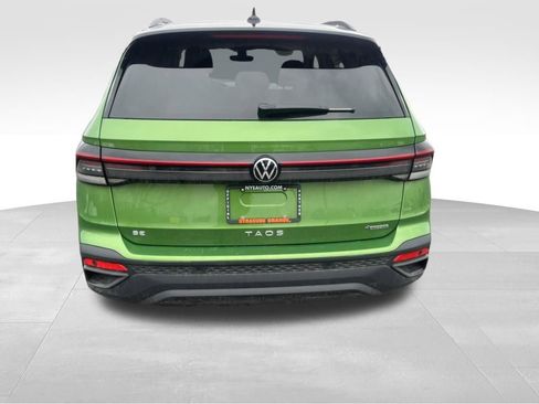Used 2025 Volkswagen Taos SE AWD/4WD image 5