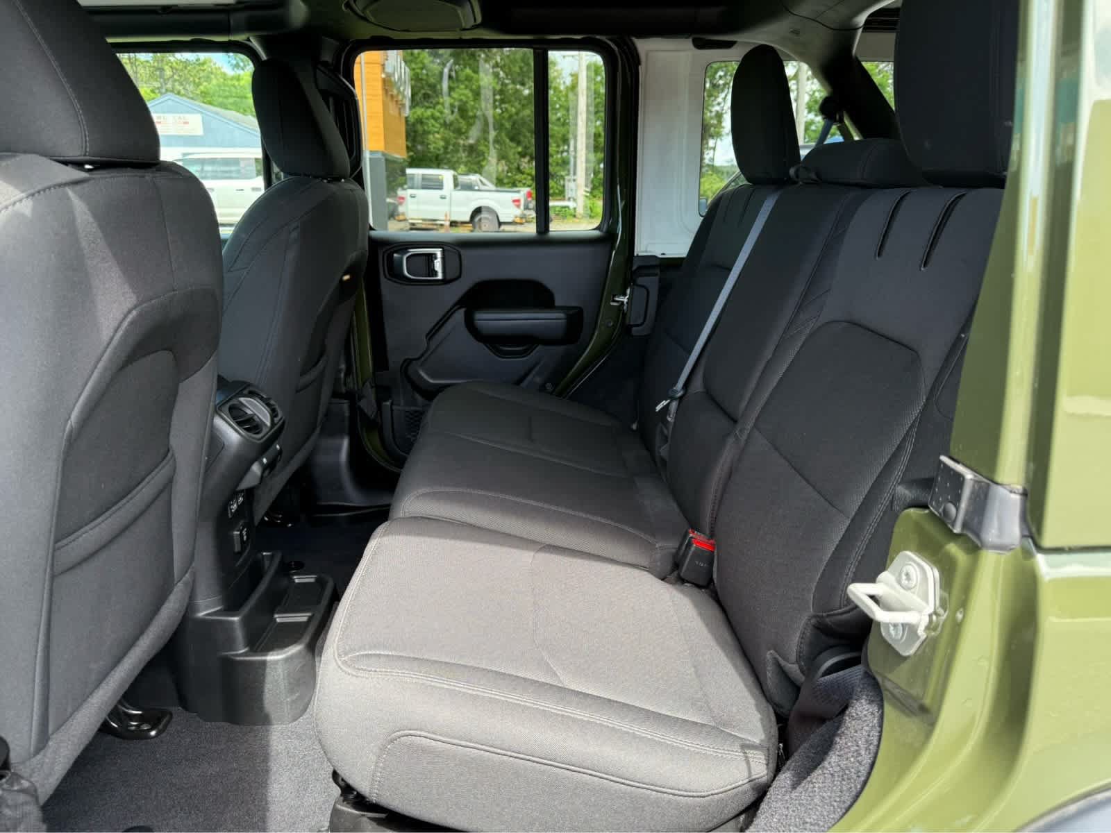 Used 2023 Jeep Wrangler Unlimited w/ Sun & Screen Package AWD/4WD image 28
