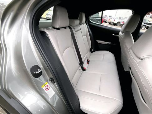 Used 2019 Lexus UX 250h w/ Premium Package image 19