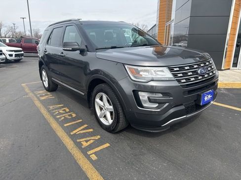 Used 2016 Ford Explorer XLT w/ Equipment Group 202A image 2