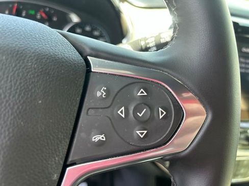 Used 2023 Chevrolet Traverse LT FWD image 16