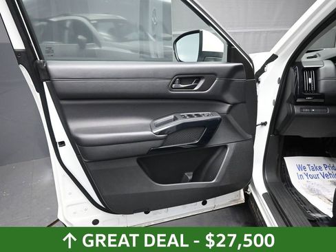 Used 2024 Nissan Pathfinder SV AWD/4WD image 30
