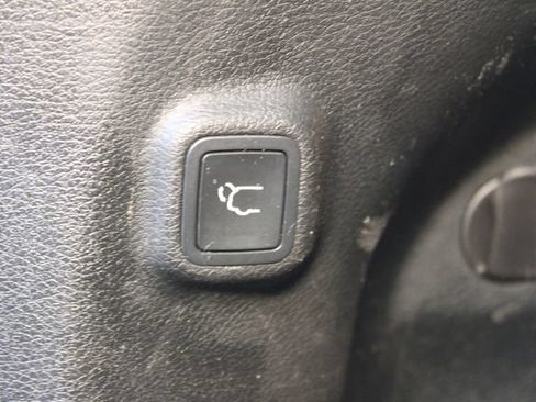 Used 2019 Jeep Cherokee Limited AWD/4WD image 16