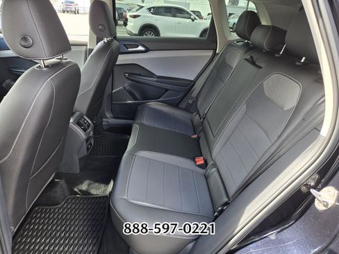 Certified 2024 Volkswagen Taos SE w/ MDO Package image 11