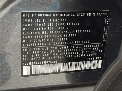 Used 2025 Volkswagen Tiguan SE AWD/4WD image 27