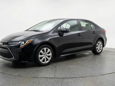 Used 2025 Toyota Corolla LE FWD image 3