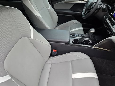 Used 2025 Toyota Camry SE w/ Convenience Package FWD image 19