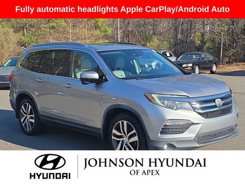 Used 2017 Honda Pilot Touring image 13
