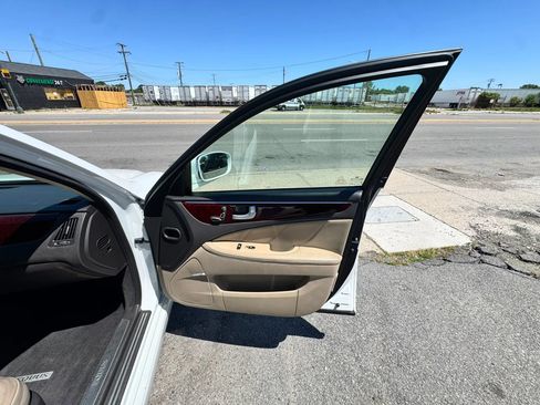 Used 2013 Hyundai Equus Signature RWD image 20