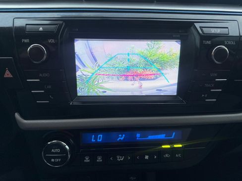 Used 2015 Toyota Corolla LE image 18