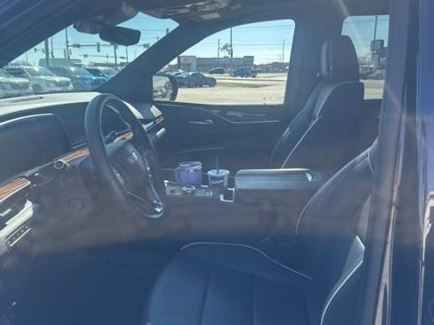 Used 2022 Cadillac Escalade Premium Luxury image 7