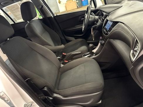 Used 2018 Chevrolet Trax LS AWD/4WD image 26