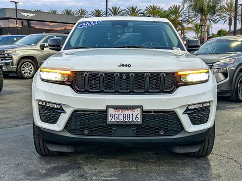 Used 2023 Jeep Grand Cherokee Limited w/ Luxury Tech Group II AWD/4WD image 2