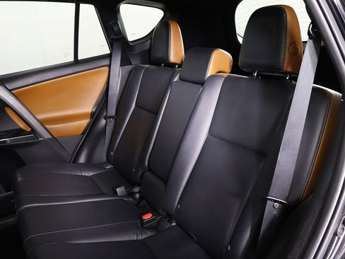 Used 2017 Toyota RAV4 SE AWD/4WD image 28