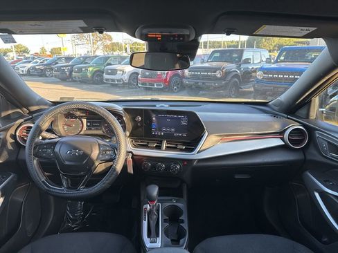 Used 2025 Chevrolet Trax RS image 23