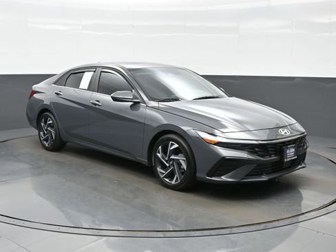 Certified 2024 Hyundai Elantra SEL w/ Convenience Package FWD image 8