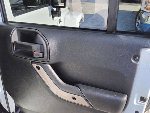 Used 2016 Jeep Wrangler Unlimited Sahara AWD/4WD image 21
