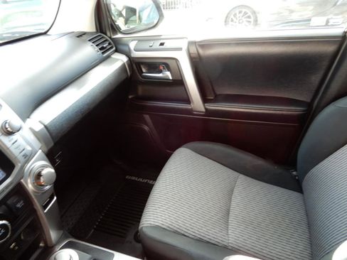 Used 2018 Toyota 4Runner SR5 AWD/4WD image 17