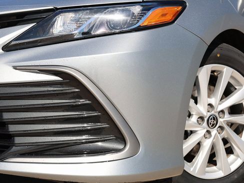 Used 2024 Toyota Camry LE image 10