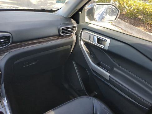 Used 2023 Ford Explorer Limited image 17